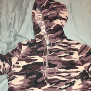 A camo, pull over